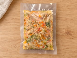 透明な小分け袋に入った手作りごはん